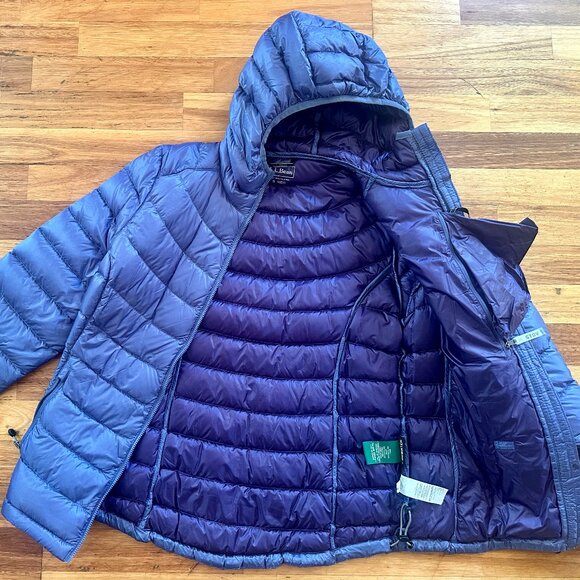 LL Bean Women's Ultralight 850 Down Hooded Jacket - Picture 1 of 3